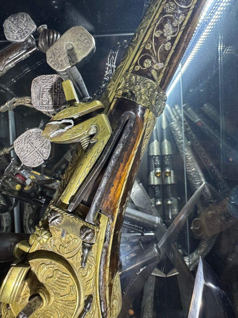 Lock plate detail